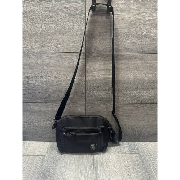 IHKWIP THE TRIPLE ZIP CROSSBODY CARD CASE Black Bag B000397 - Picture 4 of 7